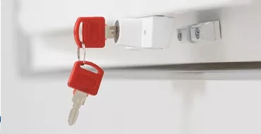 Детские замки для окон в СПб – Надежная защита ваших детей